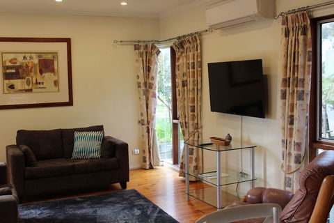 Australian Home Away At Wonga Park Brushy Creek - eAccommodation 6
