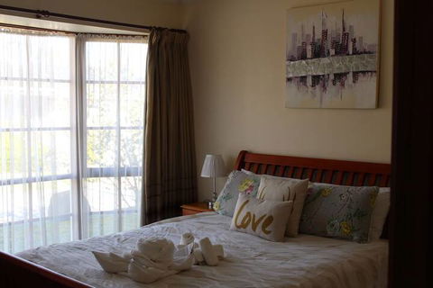 Australian Home Away At Doncaster Elgar - eAccommodation 7
