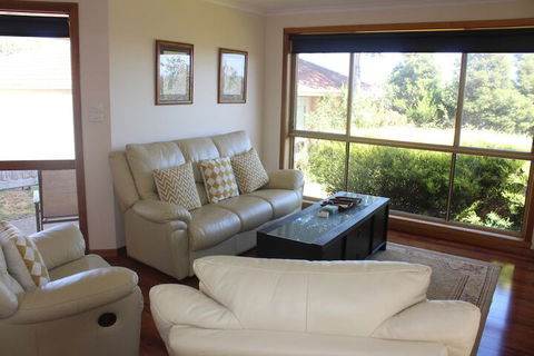 Australian Home Away At Doncaster Andersons Creek 2 - eAccommodation 4