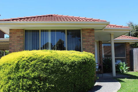 Australian Home Away At Doncaster Andersons Creek 2 - eAccommodation 1