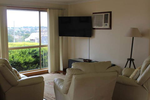 Australian Home Away At Doncaster Andersons Creek 2 - eAccommodation 5
