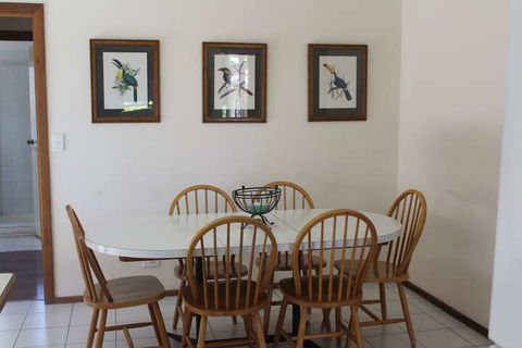 Australian Home Away At Doncaster Andersons Creek 2 - eAccommodation 2