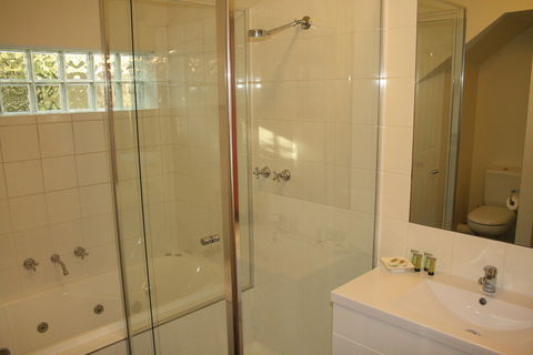 Merrimeet Cottages - eAccommodation 6