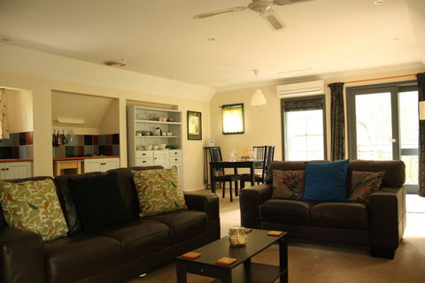 Merrimeet Cottages - eAccommodation 4