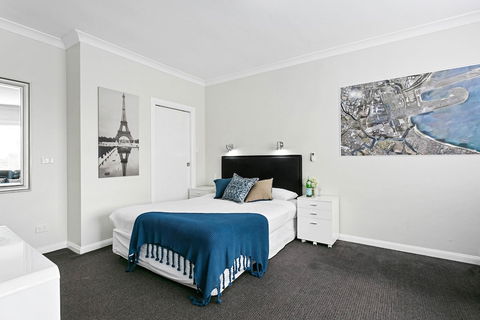 Airport Hotel Sydney - eAccommodation 0