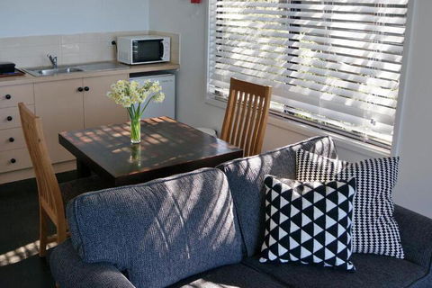 Hamptons On The Bay - eAccommodation 2