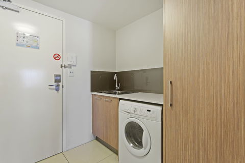 CBD Luxury Accommodation - eAccommodation 3