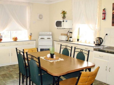 Squatters Cottage - eAccommodation 6