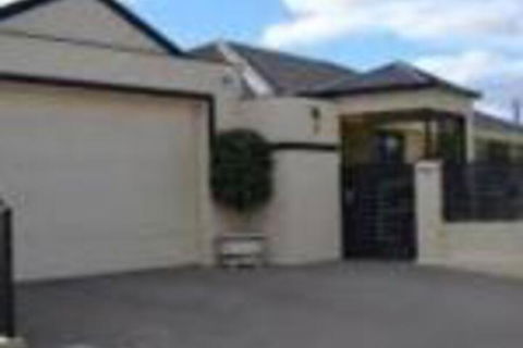 Sunset Retreat - eAccommodation 0
