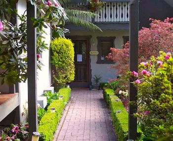 Annie Roe's Luxury Bed & Breakfast - eAccommodation 1