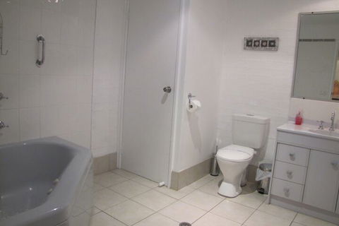 Apollo Apartments - eAccommodation 5