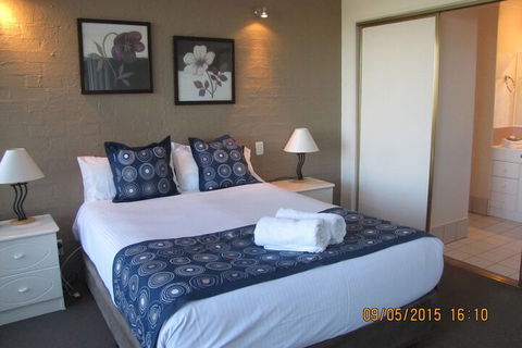 Apollo Apartments - eAccommodation 4