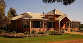 Adinfern Estate - eAccommodation 0