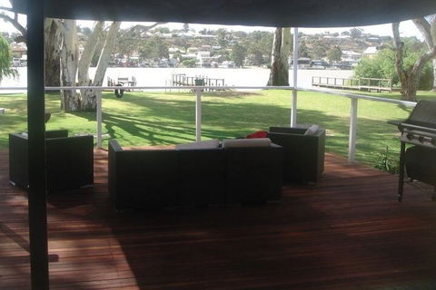 Eleven From The Left - eAccommodation 7