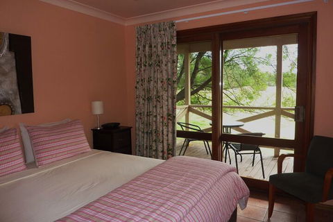 Madison's Mountain Retreat - eAccommodation 5