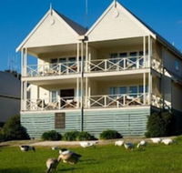 Lakeside Suites 1 - eAccommodation