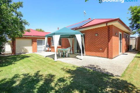 All Seasons Port Elliot Holiday House - eAccommodation 3