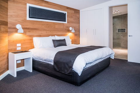 At The Bay - eAccommodation 1