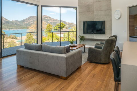 At The Bay - eAccommodation 6