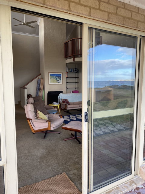 Lands Edge - eAccommodation 0