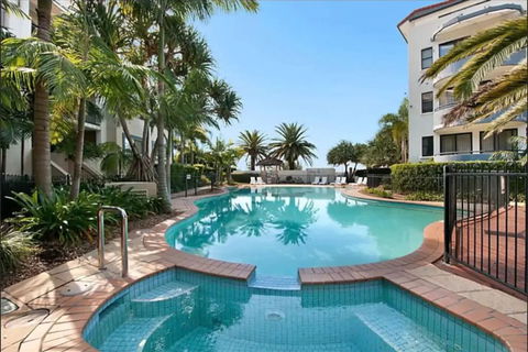 Gold Coast Apartment At Sandcastles On Broadwater - eAccommodation 3