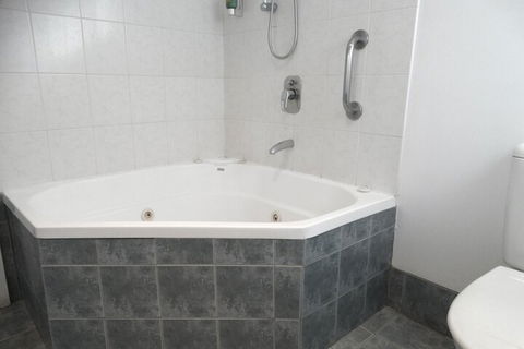 MAS Country Colonial Motor Inn - eAccommodation 6