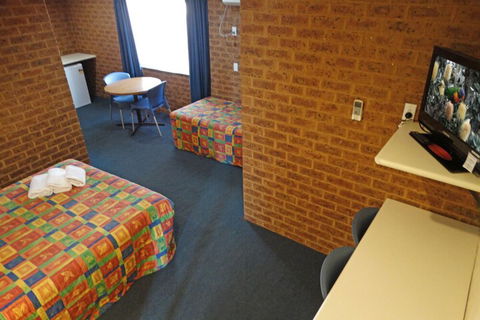 MAS Country Colonial Motor Inn - eAccommodation 1