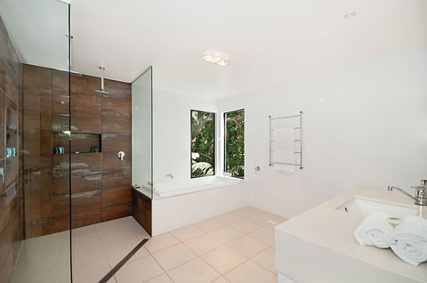 A PERFECT STAY - The Hawk At Wategos - eAccommodation 5