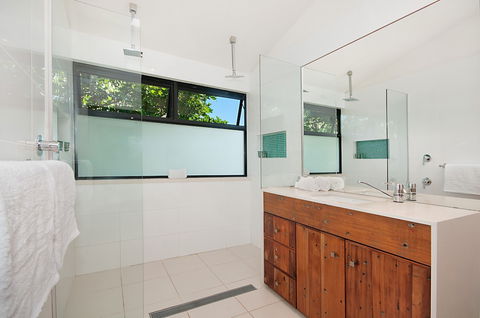 A PERFECT STAY - The Hawk At Wategos - eAccommodation 4