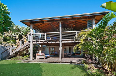 A PERFECT STAY - The Hawk At Wategos - eAccommodation 1