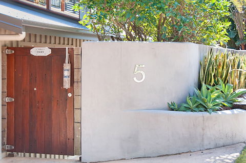 A PERFECT STAY - The Hawk At Wategos - eAccommodation 0