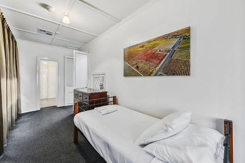 Triune House Bed & Breakfast - eAccommodation 0