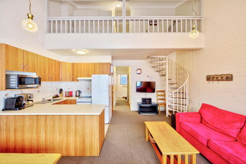 Snow Ski Apartments 16 - eAccommodation 4