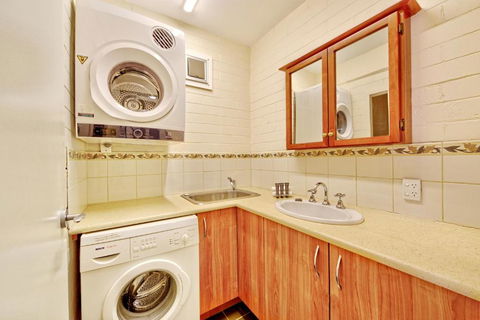 Snow Ski Apartments 16 - eAccommodation 5