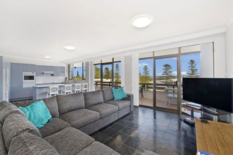 Akuna 20 6 Joffre Street - eAccommodation 1
