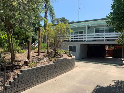 DRIFTAWAY ACROSS FROM SURF BEACH - eAccommodation 0