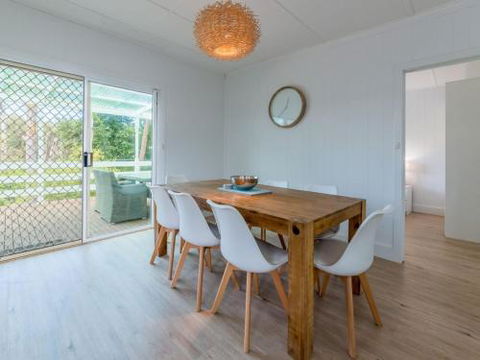 DRIFTAWAY ACROSS FROM SURF BEACH - eAccommodation 3