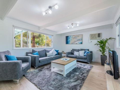 DRIFTAWAY ACROSS FROM SURF BEACH - eAccommodation 6