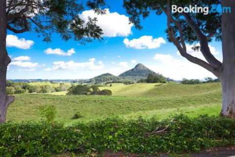 Sunrise At Sanquar Noosa Hinterland - eAccommodation 3