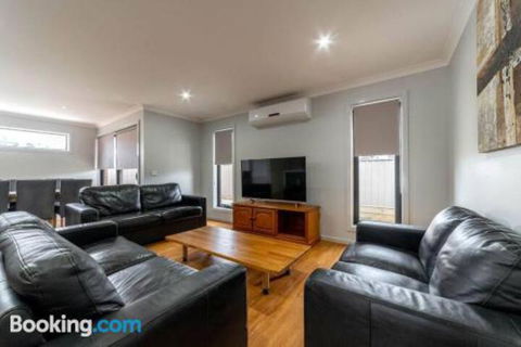 Averys Retreat - eAccommodation 1