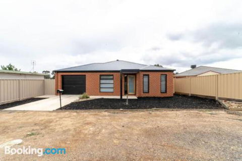 Averys Retreat - eAccommodation 2