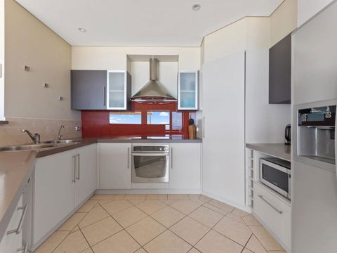 Aqua Shores Penthouse - eAccommodation 1