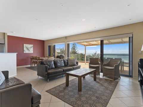 Aqua Shores Penthouse - eAccommodation 3