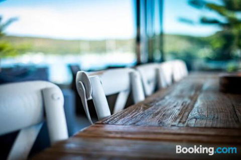 Beauty On Booker Bay - eAccommodation 3