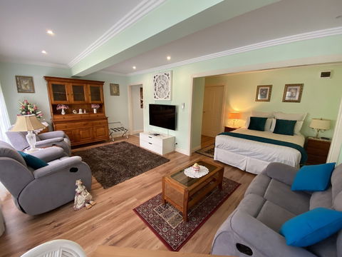Curtis Falls Apartment - eAccommodation 4