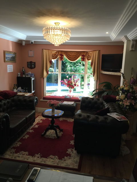 Curtis Falls Apartment - eAccommodation 1