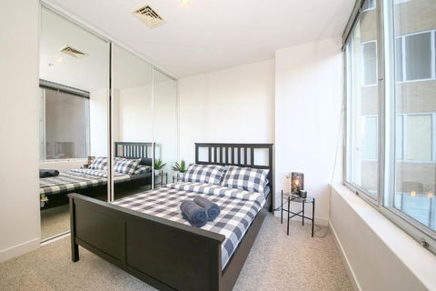 A Spacious & Central 2BR Apt Near Flinders Station - eAccommodation 5