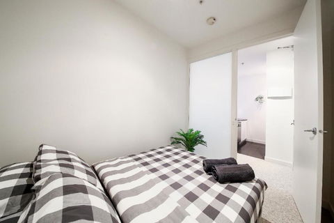 A Spacious & Central 2BR Apt Near Flinders Station - eAccommodation 1