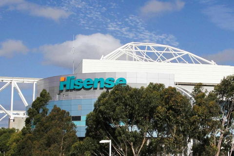 A Spacious & Central 2BR Apt Near Flinders Station - eAccommodation 3