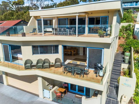 Aqua Shores Award Winning Apartment - eAccommodation 2